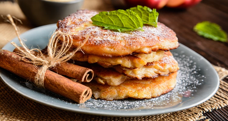 Pancakes auf österreichisch – mit Apfelstückchen und Topfenpower